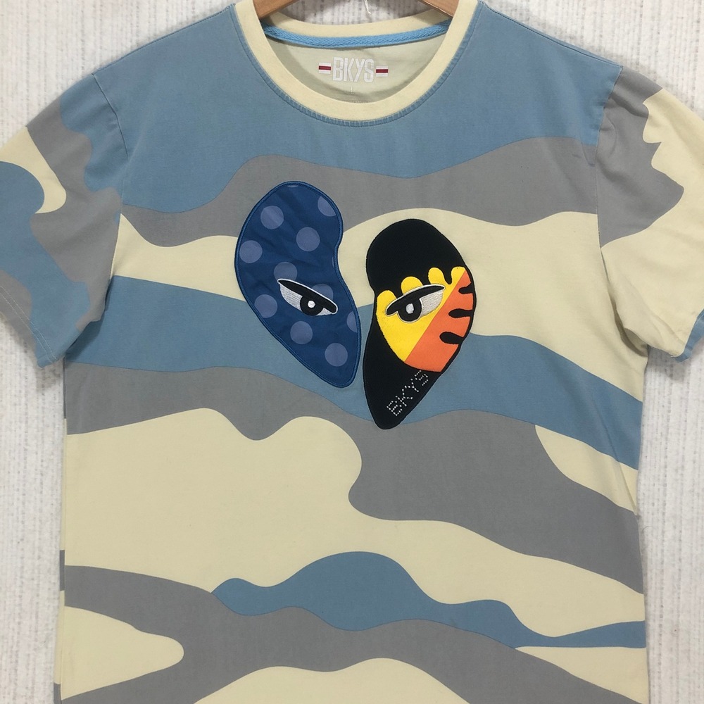BKYS‎ Mens Camo Graphic T-Shirt Blue Grey Cream Embroidered Face Patches Size L